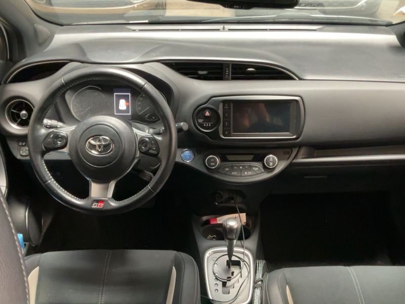 Toyota Yaris 1.5 Hybrid GR Sport — zdjęcie 12