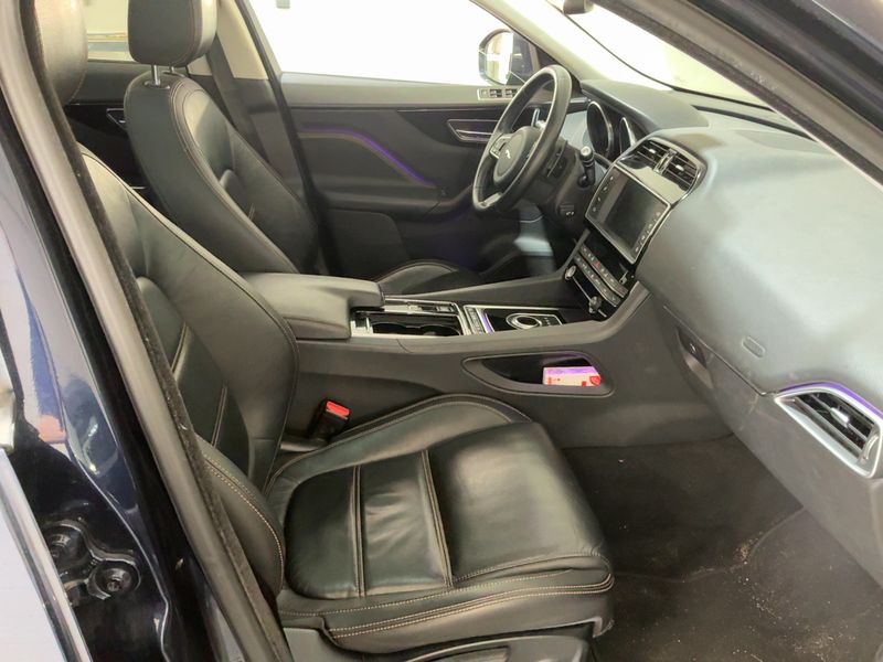 Jaguar F-Pace 20d Prestige AWD — zdjęcie 11