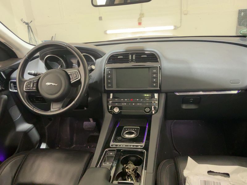 Jaguar F-Pace 20d Prestige AWD — zdjęcie 12