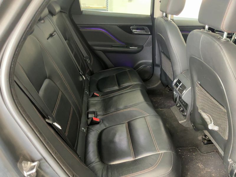 Jaguar F-Pace 20d Prestige AWD — zdjęcie 14