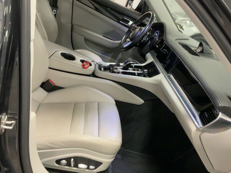 Porsche Panamera 4 E-Hybrid — zdjęcie 11