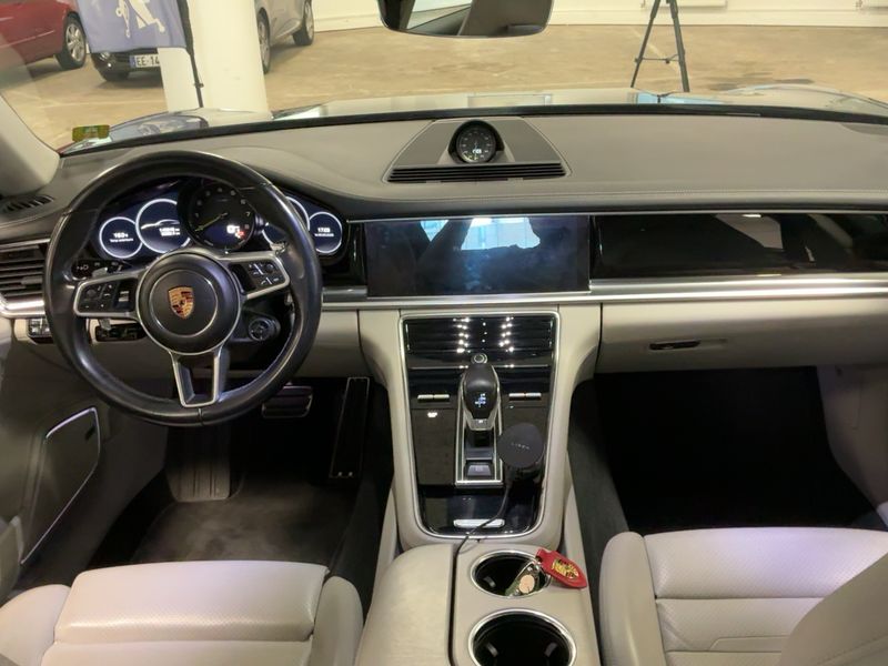 Porsche Panamera 4 E-Hybrid — zdjęcie 12