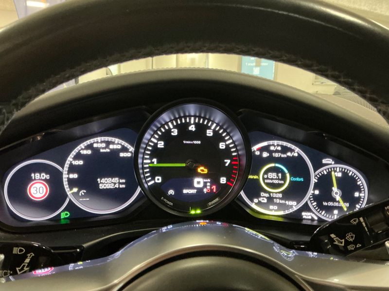 Porsche Panamera 4 E-Hybrid — zdjęcie 13