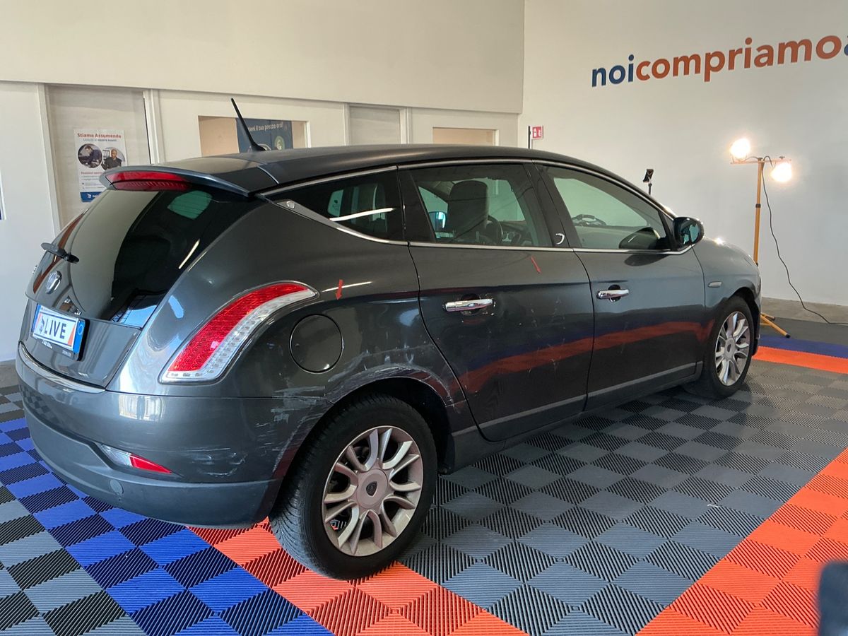 Lancia Delta 1.9 TwinTurbo Diesel Oro