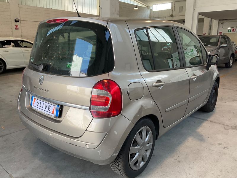 Renault Modus 1.5 dCi Live! — zdjęcie 2