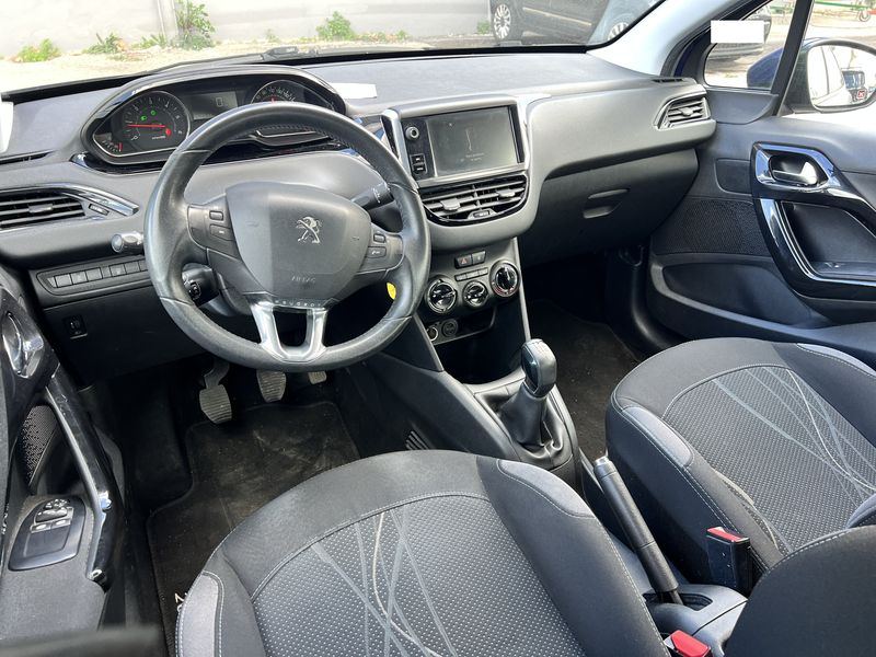 Peugeot 208 1.4 HDi Active — zdjęcie 11