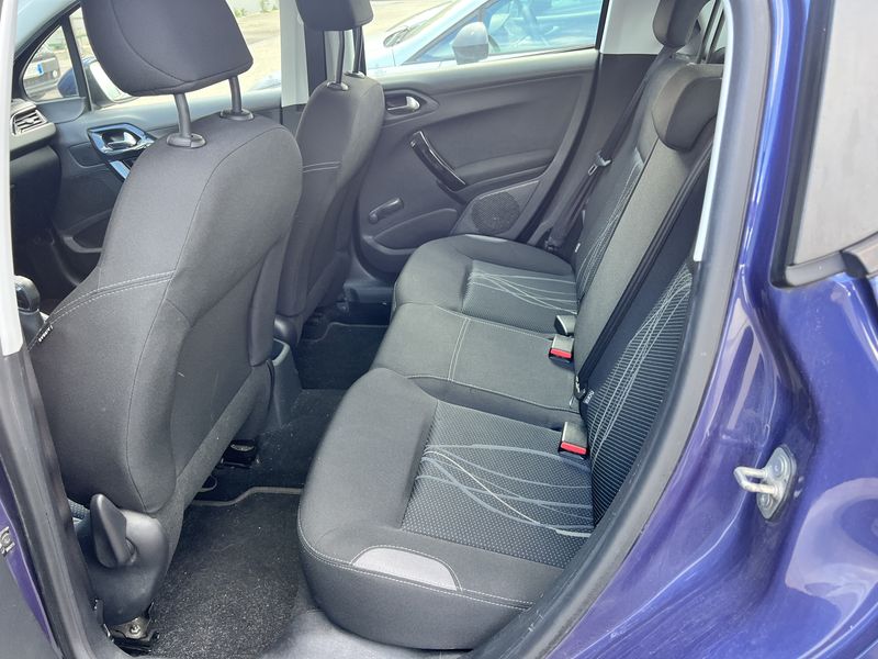 Peugeot 208 1.4 HDi Active — zdjęcie 13