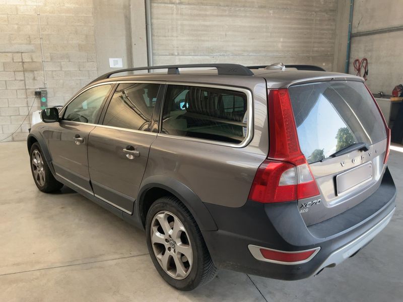 Volvo XC70 2.4 D4 Summum AWD — zdjęcie 3