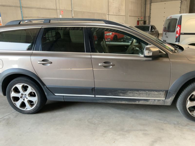 Volvo XC70 2.4 D4 Summum AWD — zdjęcie 7