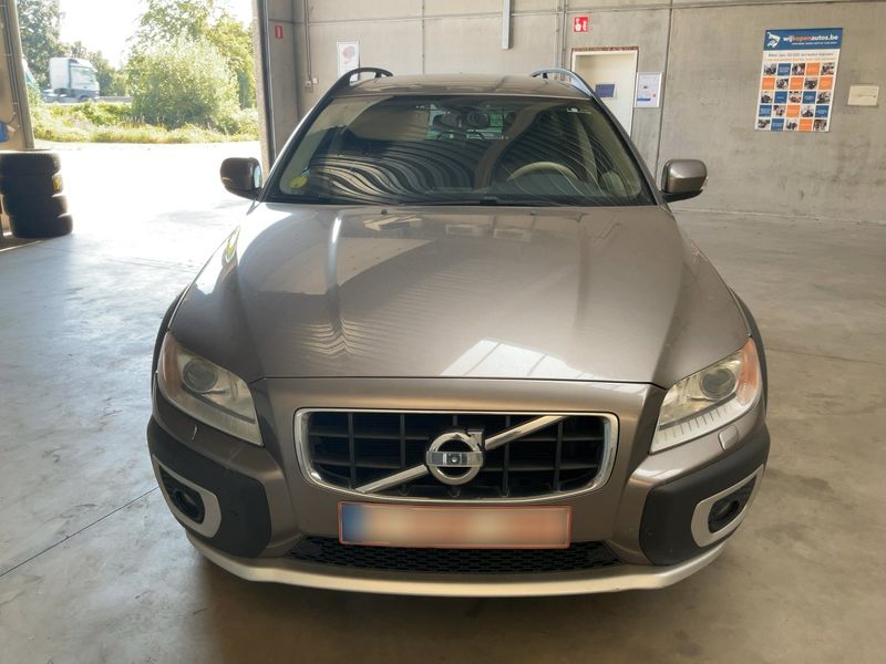 Volvo XC70 2.4 D4 Summum AWD — zdjęcie 9