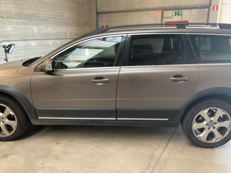 Volvo XC70 2.4 D4 Summum AWD — zdjęcie 4
