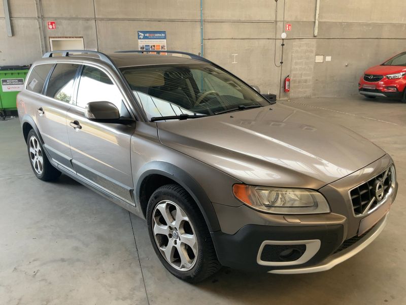 Volvo XC70 2.4 D4 Summum AWD — zdjęcie 8