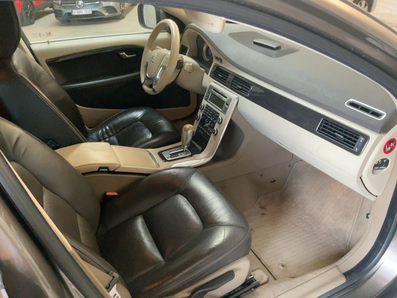 Volvo XC70 2.4 D4 Summum AWD — zdjęcie 11