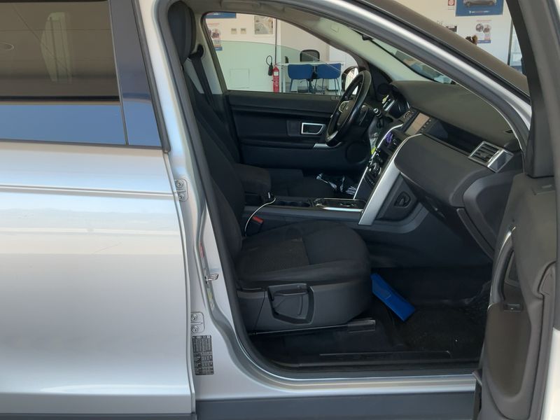 Land Rover Discovery Sport 2.0 Td4 SE AWD 2019 – снимка 16