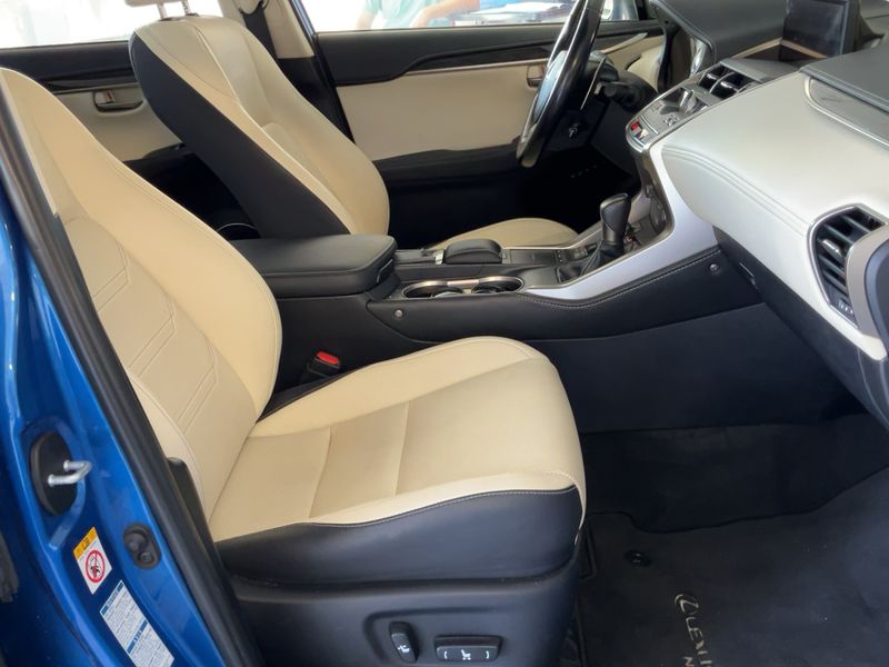 Lexus NX-Serie NX 300h E-Four Executive — zdjęcie 11