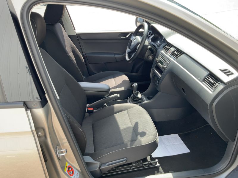 Skoda Rapid 1.2 TSI Ambition — zdjęcie 11
