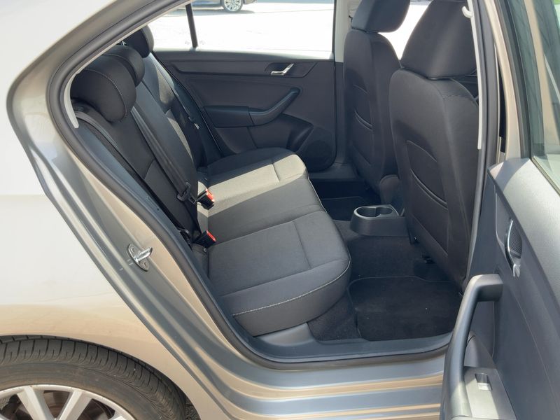 Skoda Rapid 1.2 TSI Ambition — zdjęcie 14