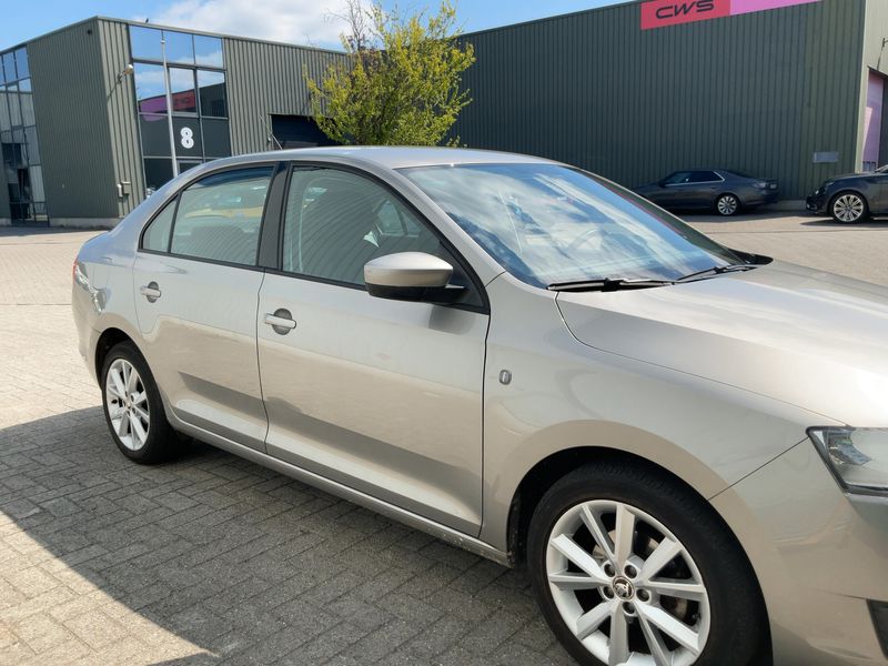 Skoda Rapid 1.2 TSI Ambition — zdjęcie 8
