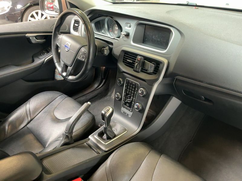 Volvo V40 2.0 D2 Kinetic 2016 – снимка 17