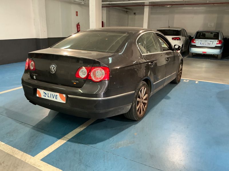 Volkswagen Passat 2.0 TDI Highline — zdjęcie 2