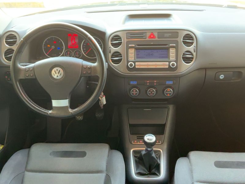Volkswagen Tiguan 2.0 TDI Sport & Style 4Motion — zdjęcie 12