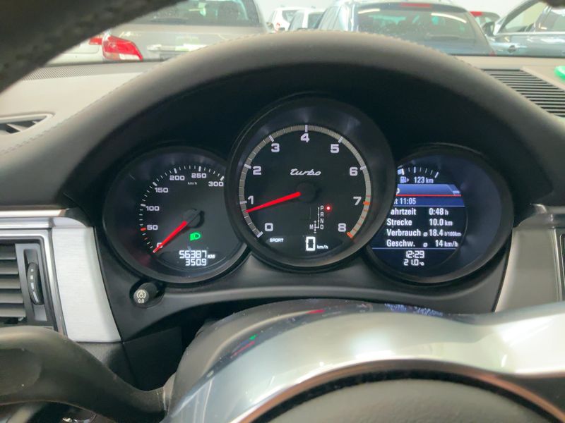 Porsche Macan Turbo — zdjęcie 13