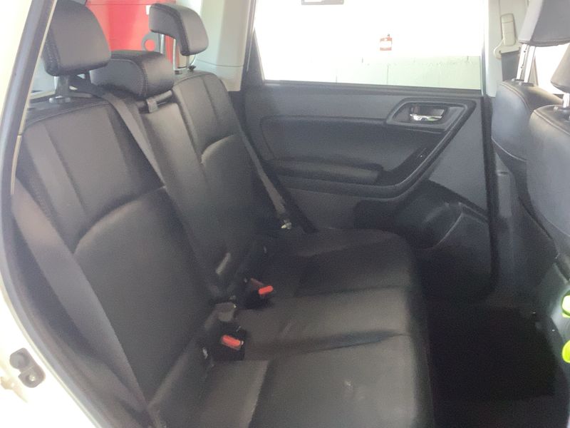 Subaru Forester 2.0 Executive — zdjęcie 14
