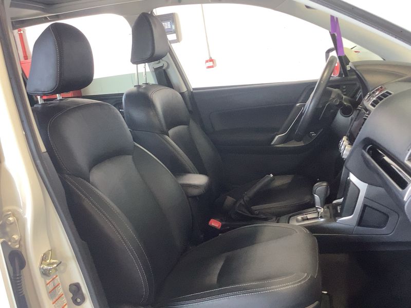 Subaru Forester 2.0 Executive — zdjęcie 11