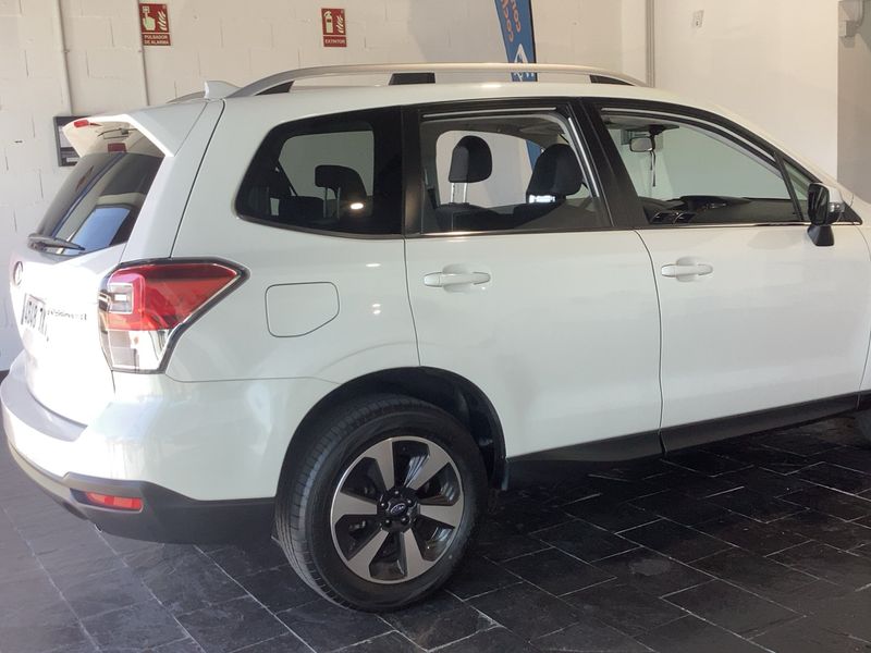 Subaru Forester 2.0 Executive — zdjęcie 6
