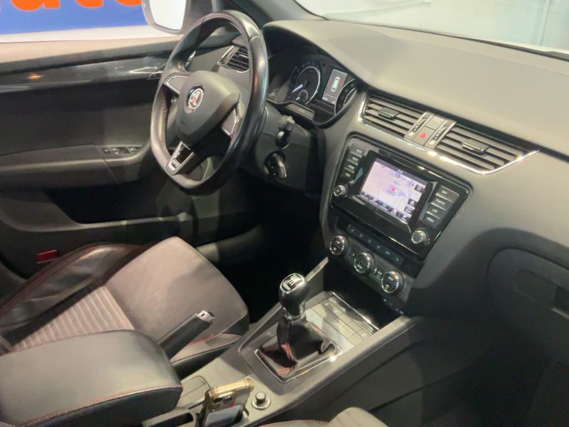 Skoda Octavia 2.0 TDI RS — zdjęcie 12