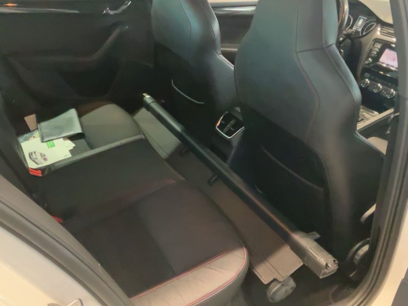 Skoda Octavia 2.0 TDI RS — zdjęcie 14