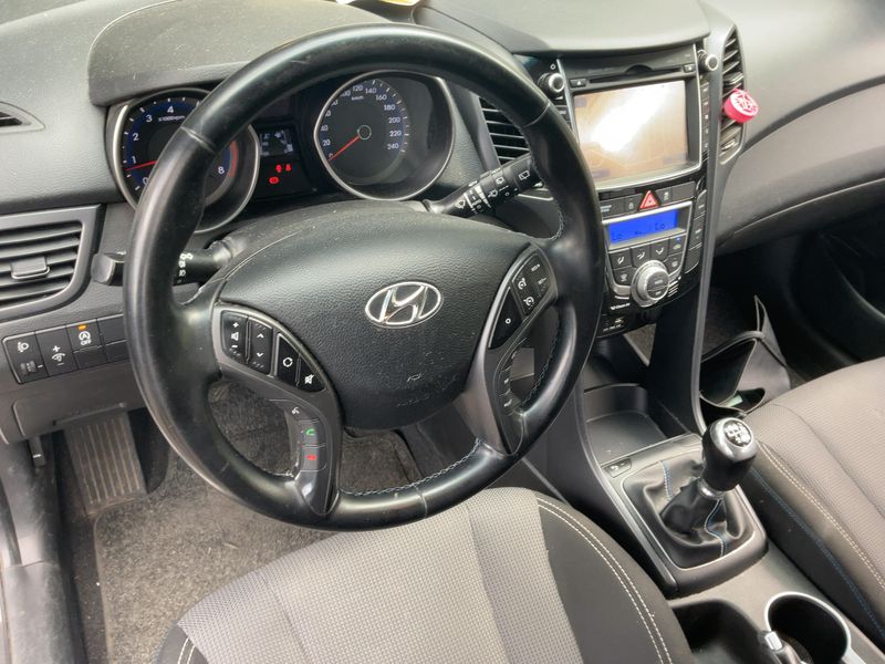 Hyundai i30 1.4 Basis blue — zdjęcie 12