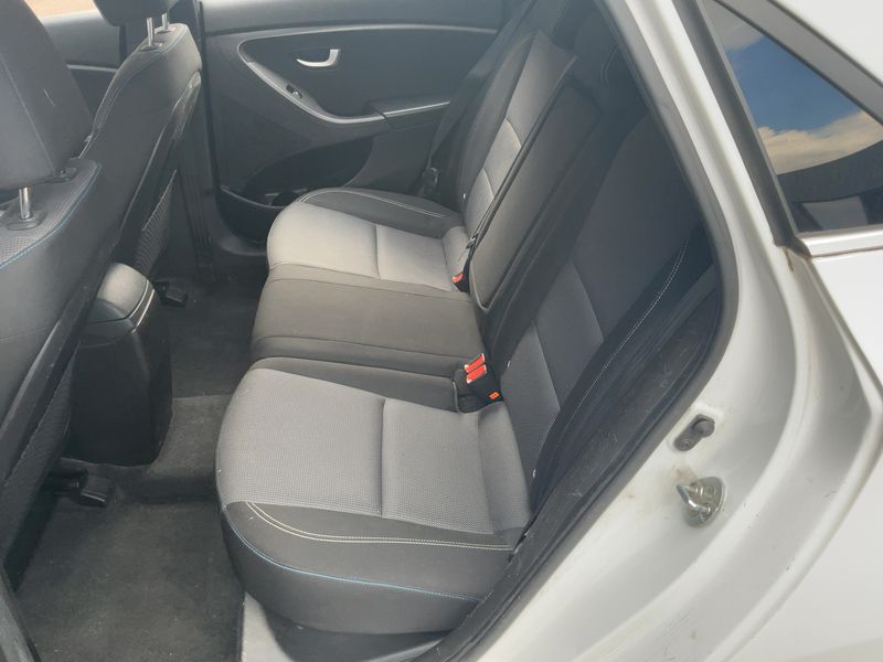 Hyundai i30 1.4 Basis blue — zdjęcie 14