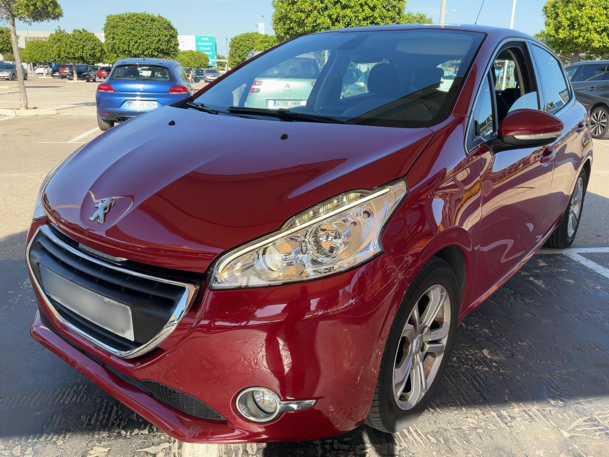 Peugeot 208 2015 — photo 1