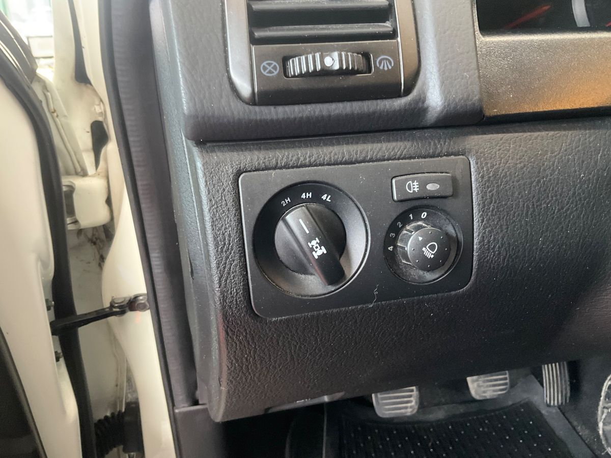 Ssangyong Rexton 2015 — photo 48
