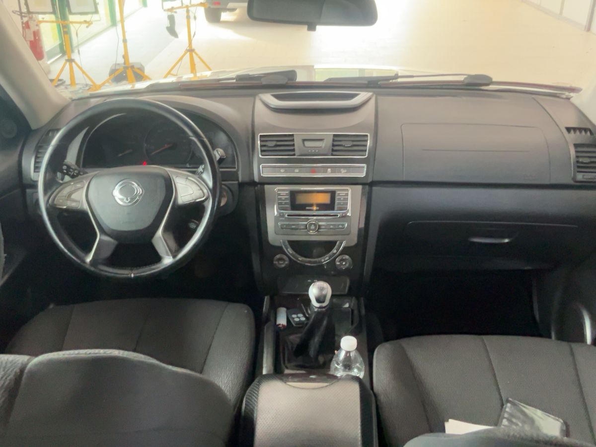 Ssangyong Rexton 2015 — photo 18