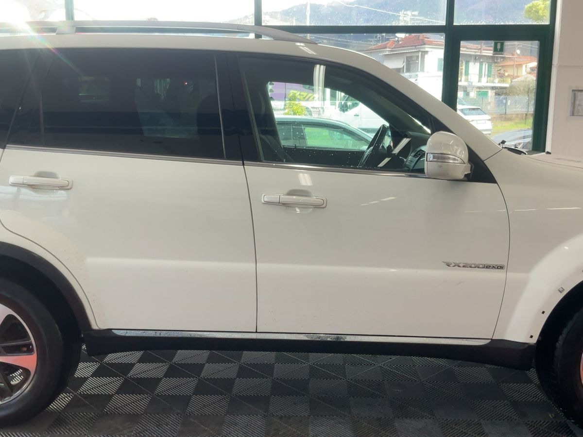 Ssangyong Rexton 2015 — photo 11