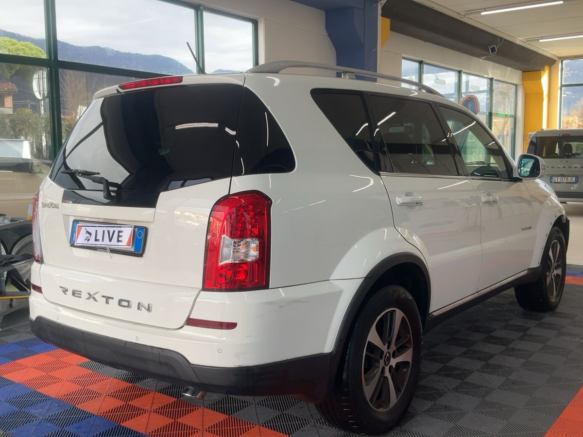 Ssangyong Rexton 2015 — photo 9