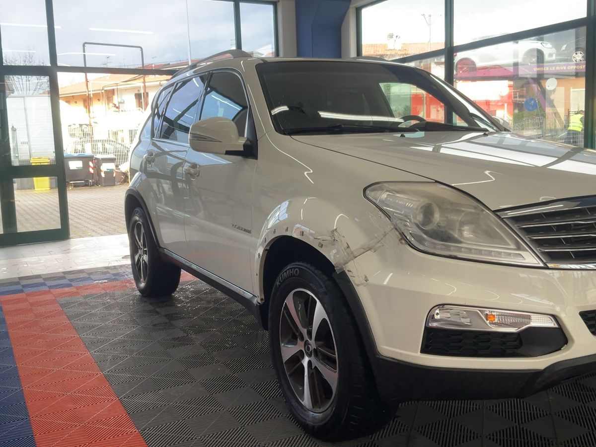 Ssangyong Rexton 2015 — photo 13