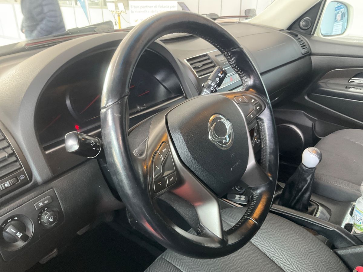 Ssangyong Rexton 2015 — photo 27