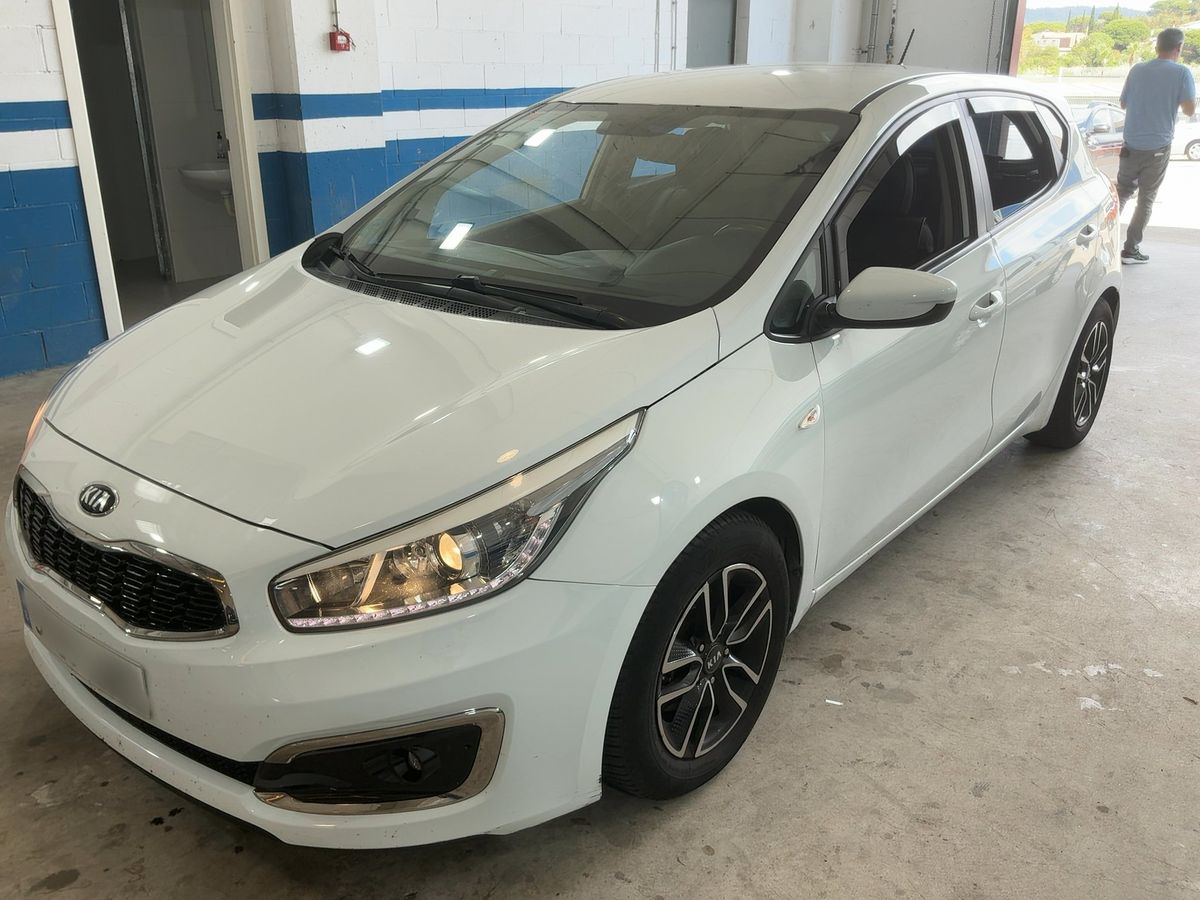 Kia cee'd 2017 — photo 1