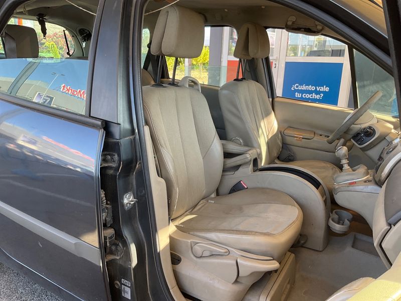 Renault Grand Scenic 1.9 dCi Privilege — zdjęcie 3