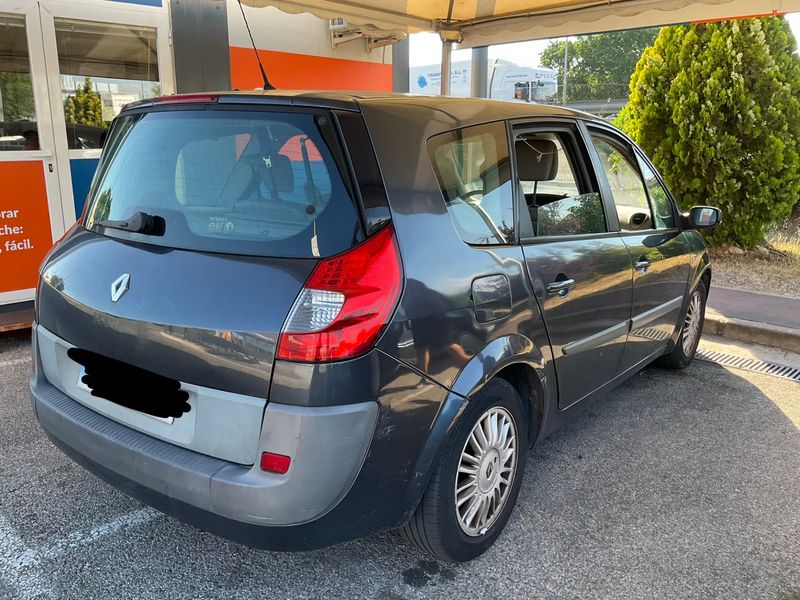 Renault Grand Scenic 1.9 dCi Privilege — zdjęcie 2