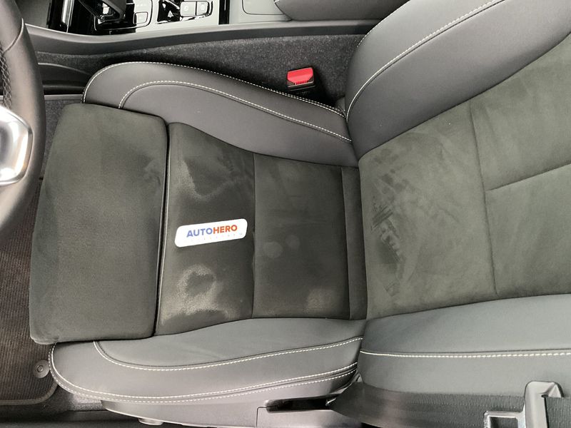 Volvo XC40 2.0 B4 Mild-Hybrid Plus Dark 2WD 2023 – снимка 22