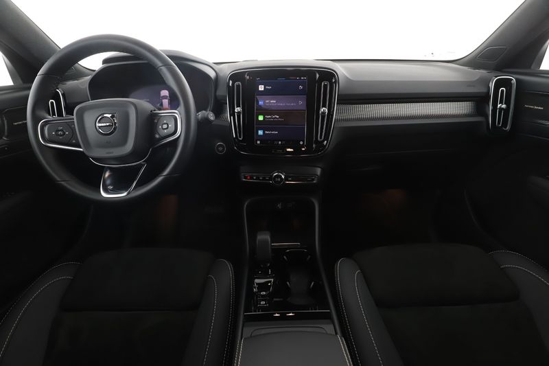 Volvo XC40 2.0 B4 Mild-Hybrid Plus Dark 2WD 2023 – снимка 17