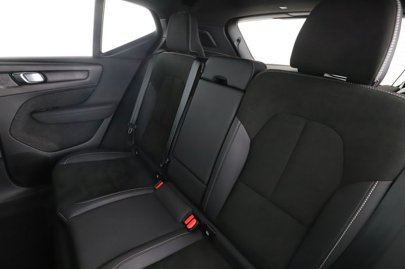Volvo XC40 2.0 B4 Mild-Hybrid Plus Dark 2WD 2023 – снимка 19
