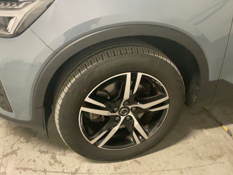 Volvo XC40 2.0 B4 Mild-Hybrid Plus Dark 2WD 2023 – снимка 3