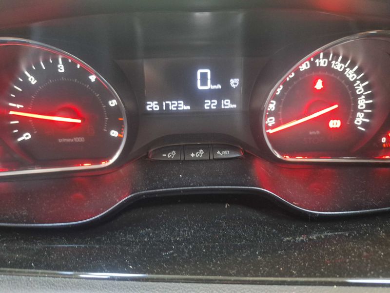 Peugeot 208 1.6 HDi Affaire Pack CD Clim Confort 2015 – снимка 12
