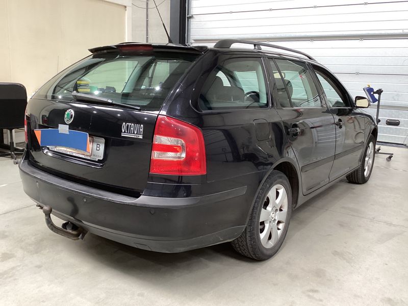 Skoda Octavia 1.9 TDI Ambiente — zdjęcie 2
