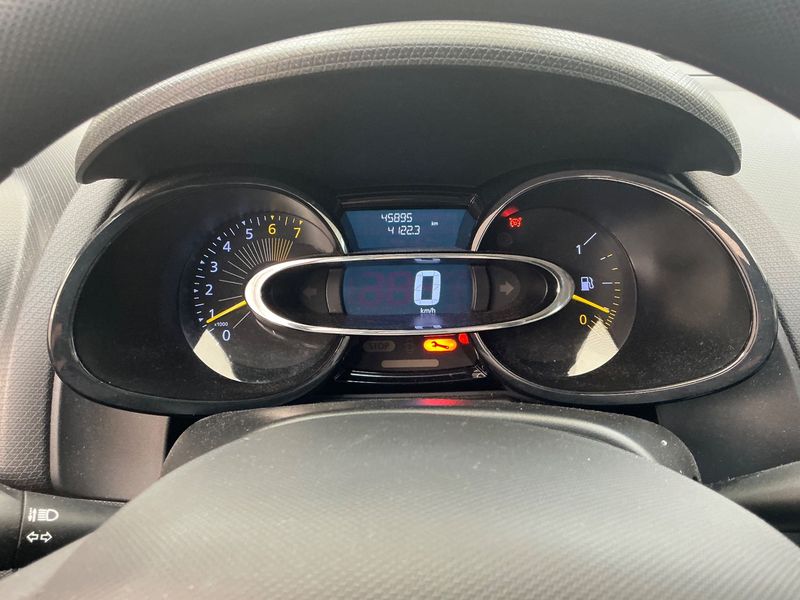 Renault Clio 1.2 Expression — zdjęcie 13
